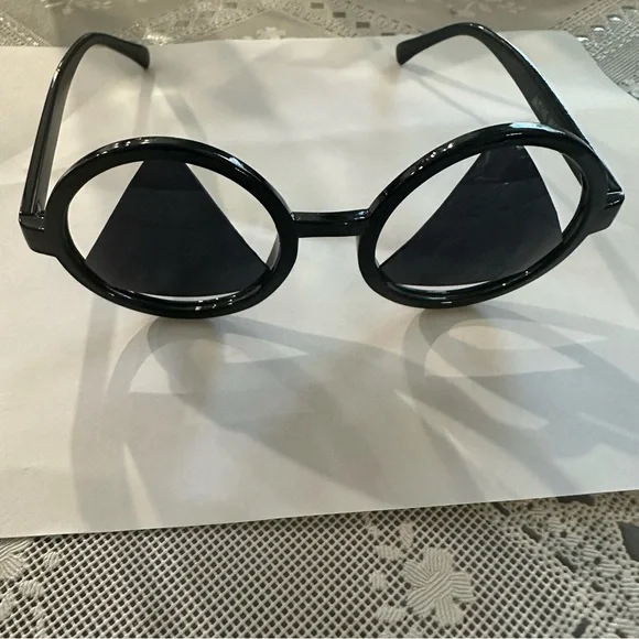 THE WELL Round Black Sunglasses “See No Evil” - Picture 3 of 6